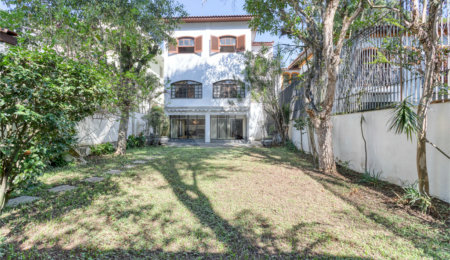 Casa à venda com 4 quartos, sendo 1 suíte,  em Alto da Boa Vista, São Paulo, SP