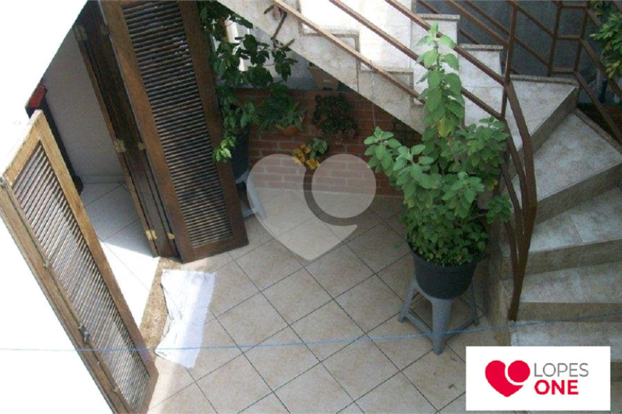 Sobrado à venda com 5 quartos, sendo 1 suíte, em Parada Inglesa, São Paulo, SP