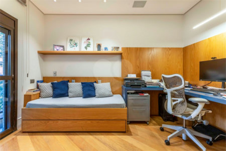 Apartamento à venda com 4 quartos, sendo 3 suítes, em Moema, São Paulo, SP