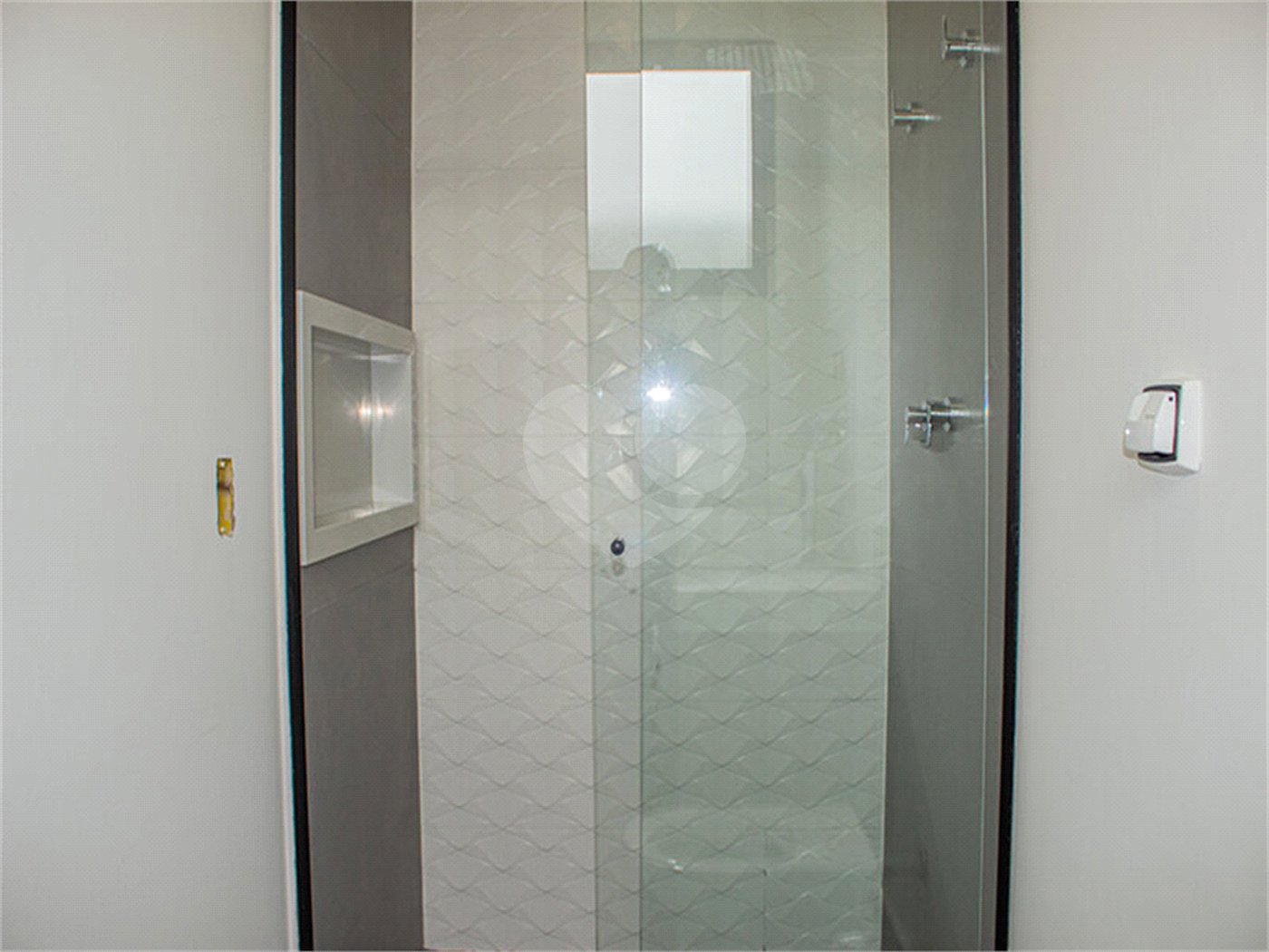 Casa à venda com 3 suítes no condomínio Residencial Central Parque, Salto - SP
