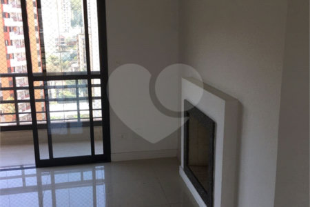Apartamento à venda com 3 quartos, sendo 1 suíte, em Vila Andrade, São Paulo, SP