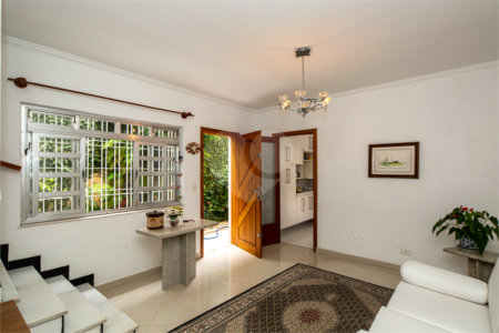Casa à venda com 3 quartos, sendo 1 suíte, em Campo Belo, São Paulo, SP
