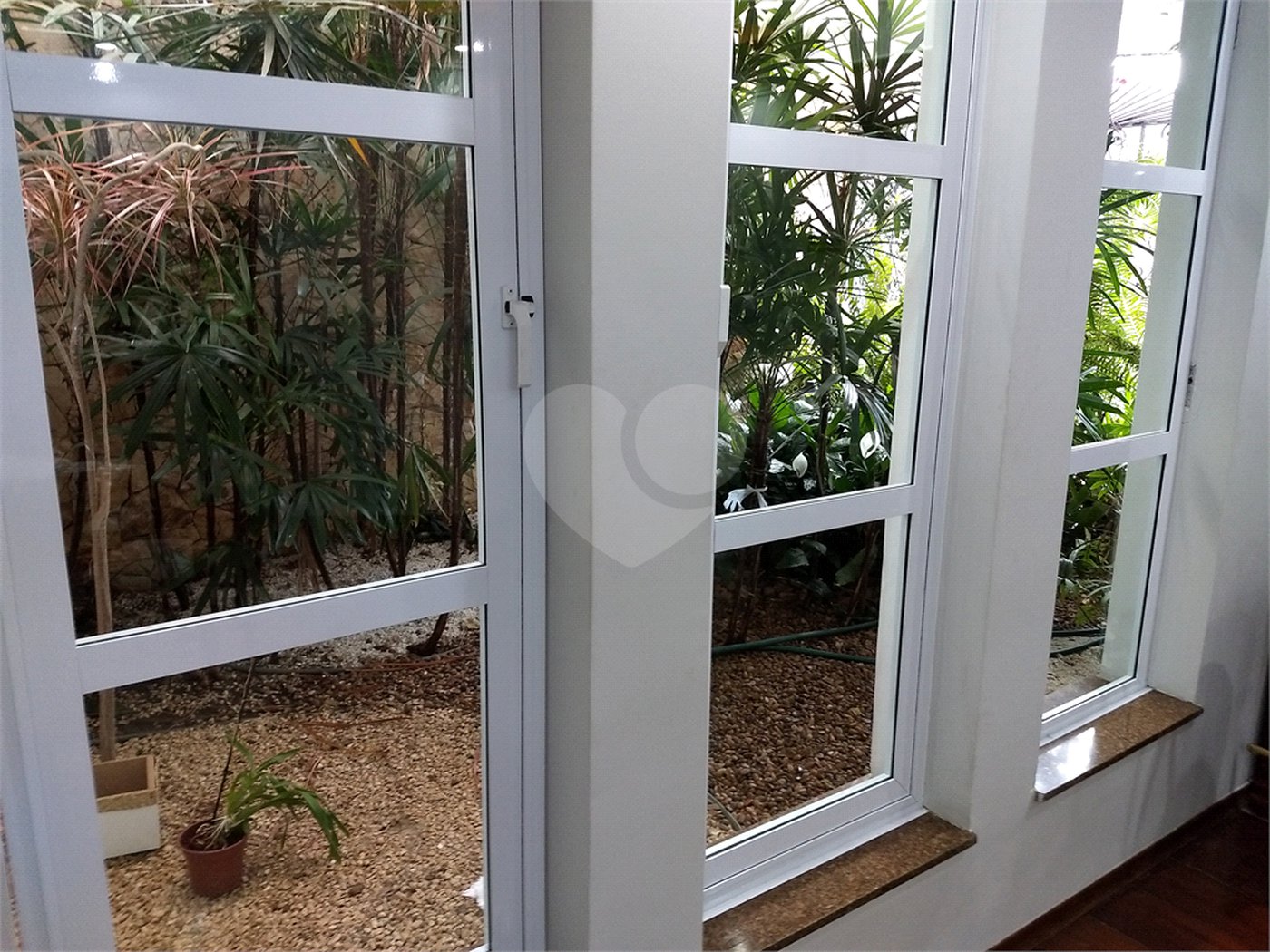 Casa Térrea à venda ou para alugar com 4 suítes em Horto, São Paulo, SP