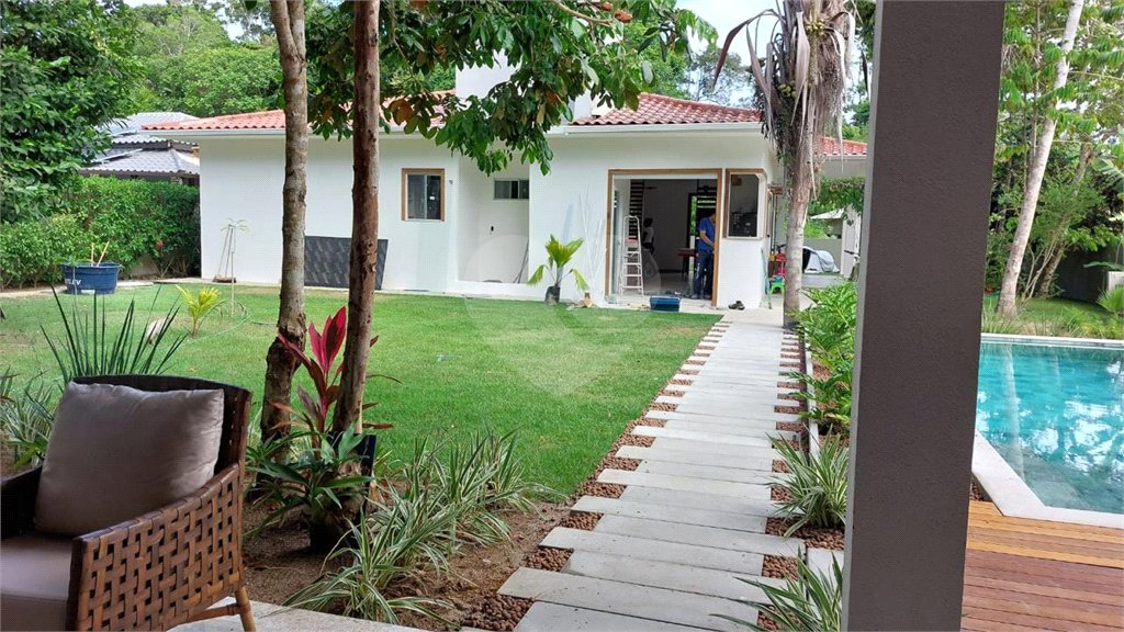 Casa à venda com 2 quartos, sendo 1 suíte, no Centro, Santa Cruz Cabrália, BA