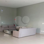 Casa à venda com 3 suítes no condomínio Figueira Garden, Atibaia - SP