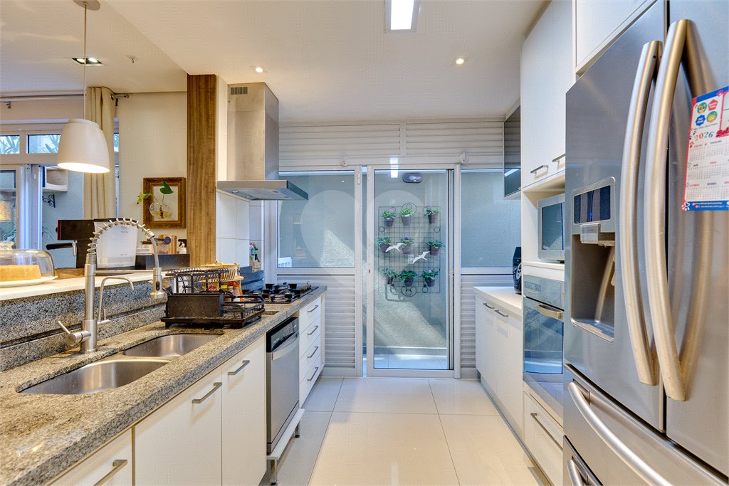 Casa à venda com 4 suítes no condomínio Vila Inglesa, São Paulo - SP