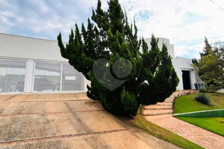 Casa à venda com 4 suítes no condomínio Dos Lagos, Itupeva - SP