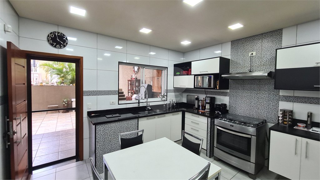 Sobrado à venda com 4 quartos, sendo 2 suítes, em Santa Teresinha, São Paulo, SP