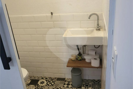 Sobrado à venda ou para alugar com 3 quartos, sendo 1 suíte, em Água Branca, São Paulo, SP