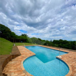 Chácara à venda no Condomínio Itaipu com chalé e vista privilegiada!