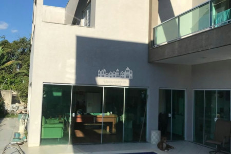 Casa à venda com 5 quartos, sendo 3 suítes, em Loteamento Jardim Morumbi, Atibaia, SP