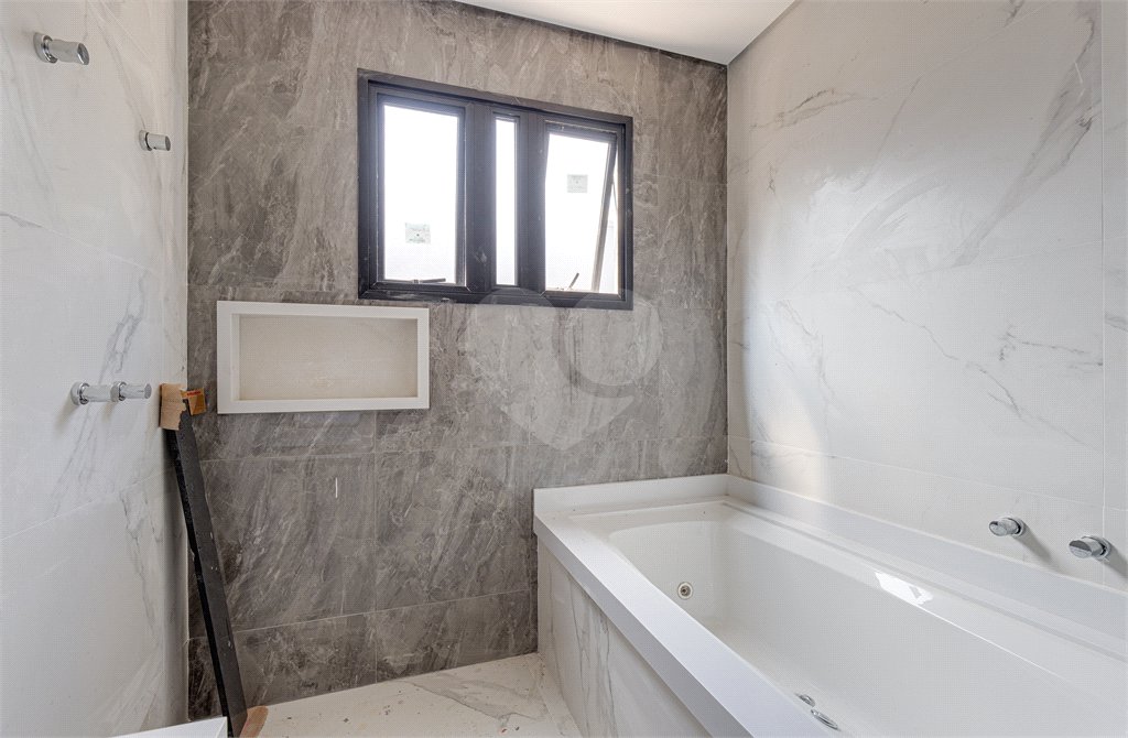 Casa à venda com 4 suítes no condomínio Reserva Robélia, São Paulo - SP