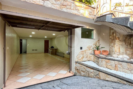 Sobrado à venda com 4 quartos, sendo 1 suíte, em Jardim Textil, São Paulo, SP