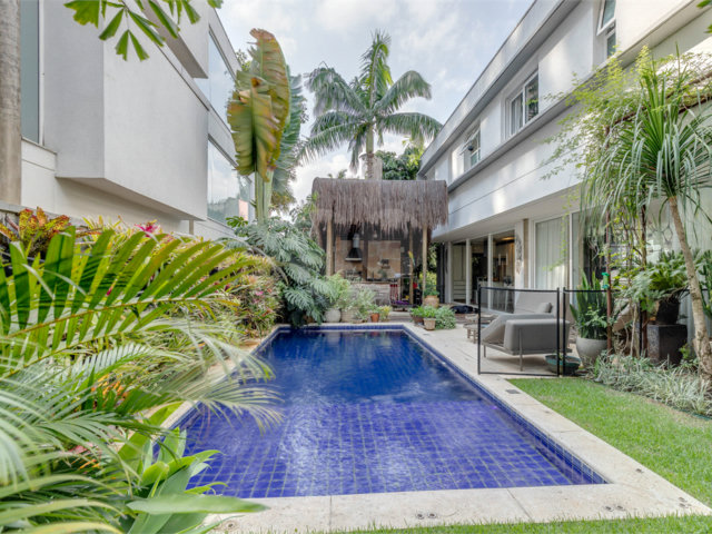 Casa à venda com 4 suítes no condomínio Residencial Canumã, São Paulo - SP