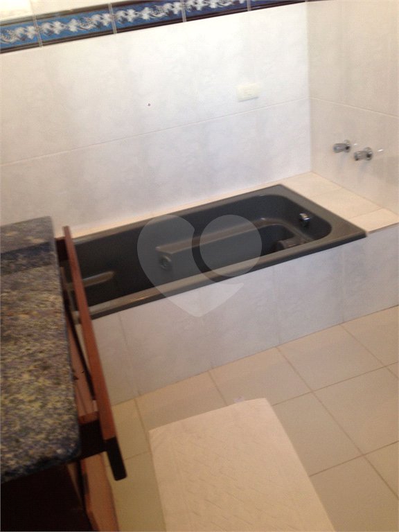 Sobrado à venda com 4 quartos, sendo 1 suíte, em Jardim Celeste, São Paulo, SP