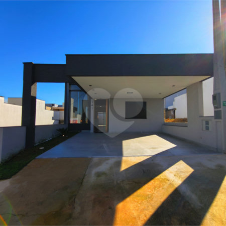 Casa à venda com 3 quartos, sendo 1 suíte, no condomínio Horto Florestal Villagio, Sorocaba - SP