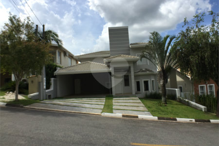Casa à venda ou para alugar com 3 suítes no condomínio Recanto dos Paturis, Vinhedo - SP