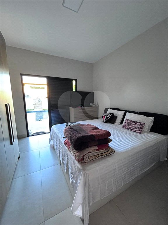 Casa à venda com 3 suítes no condomínio Shamballa 1, Atibaia - SP