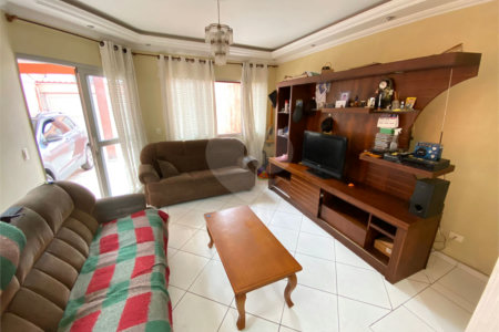 Sobrado à venda com 3 quartos, sendo 1 suíte, em Jardim dos Ipês, Suzano, SP