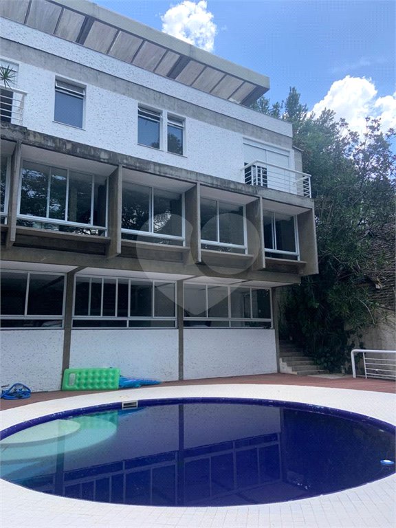 Sobrado à venda com 6 quartos, sendo 4 suítes, em Fazenda Morumbi, São Paulo, SP