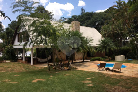 Casa à venda com 3 quartos, sendo 1 suíte, no condomínio Lago Azul, Araçoiaba da Serra - SP