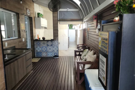 Casa à venda com 4 quartos, sendo 2 suítes, no condomínio Residencial Jardim das Palmeiras, Vinhedo - SP