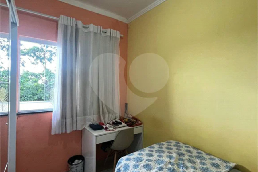 Casa ampla no bairro Terra Rica com 3 pavimentos e excelente estrutura.