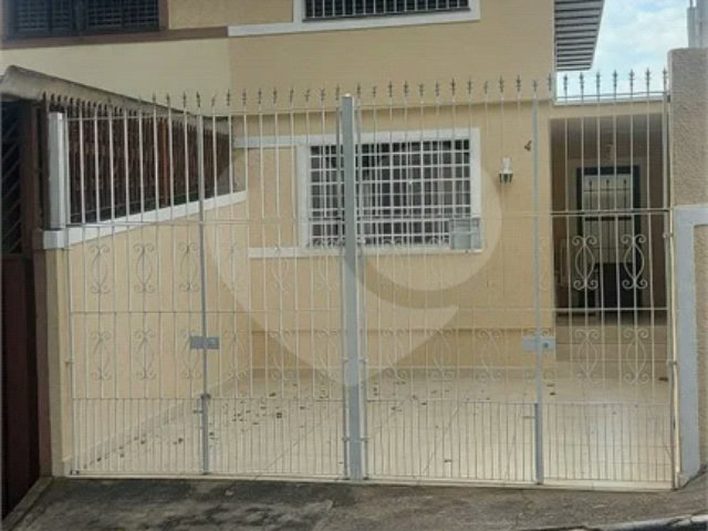 Sobrado à venda com 3 quartos, sendo 1 suíte,  em Parque Vitória, São Paulo, SP