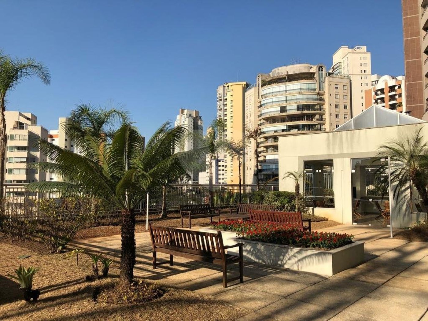 Apartamento à venda com 3 suítes em Vila Suzana, São Paulo, SP