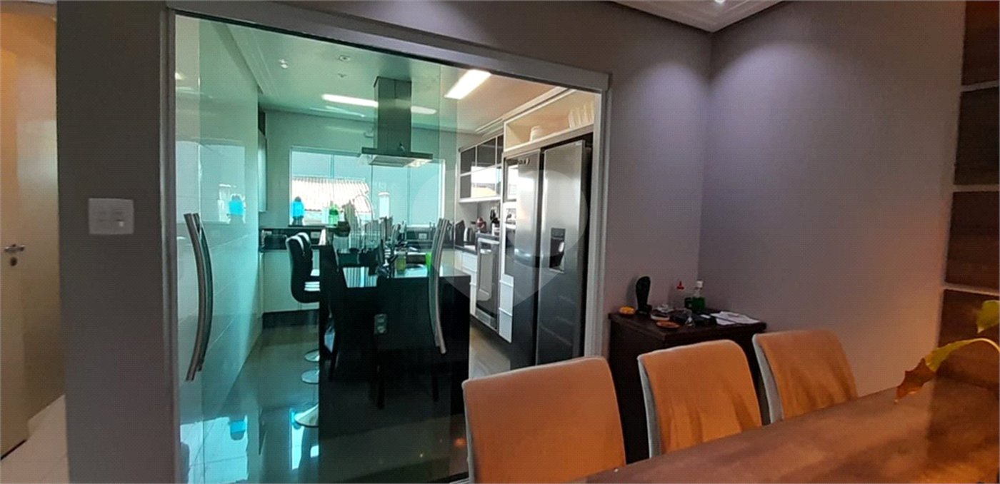 Sobrado à venda com 3 quartos, sendo 2 suítes,  em Vila Pires, Santo André, SP