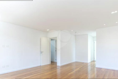 Casa à venda com 4 suítes no condomínio Hípica Garden, São Paulo - SP