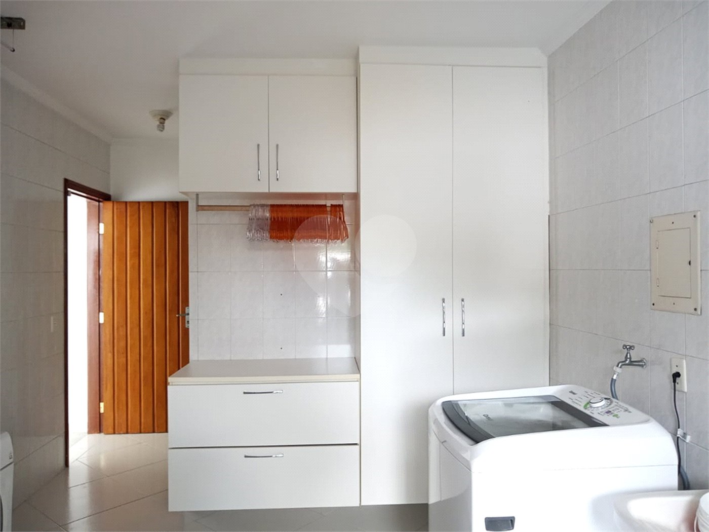 Sobrado à venda com 4 quartos, sendo 3 suítes, em Tremembé, São Paulo, SP