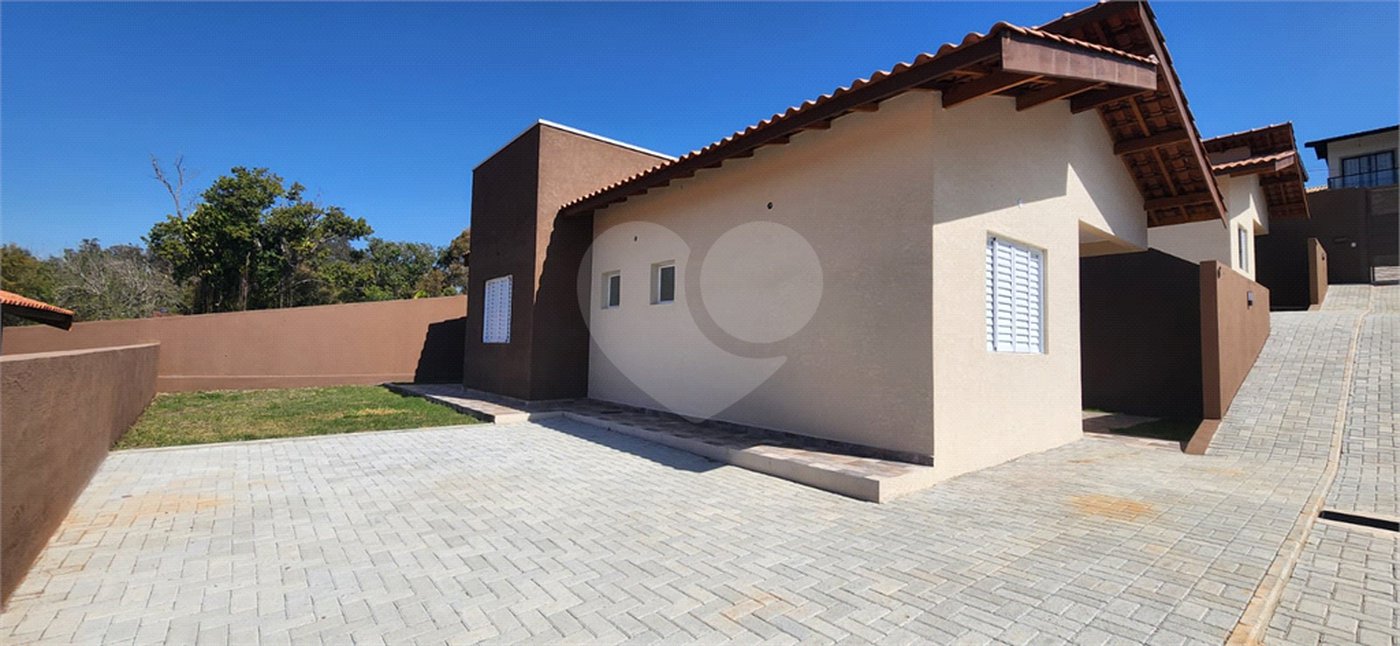 Casa para alugar com 2 suítes no condomínio Vilagio, Atibaia - SP