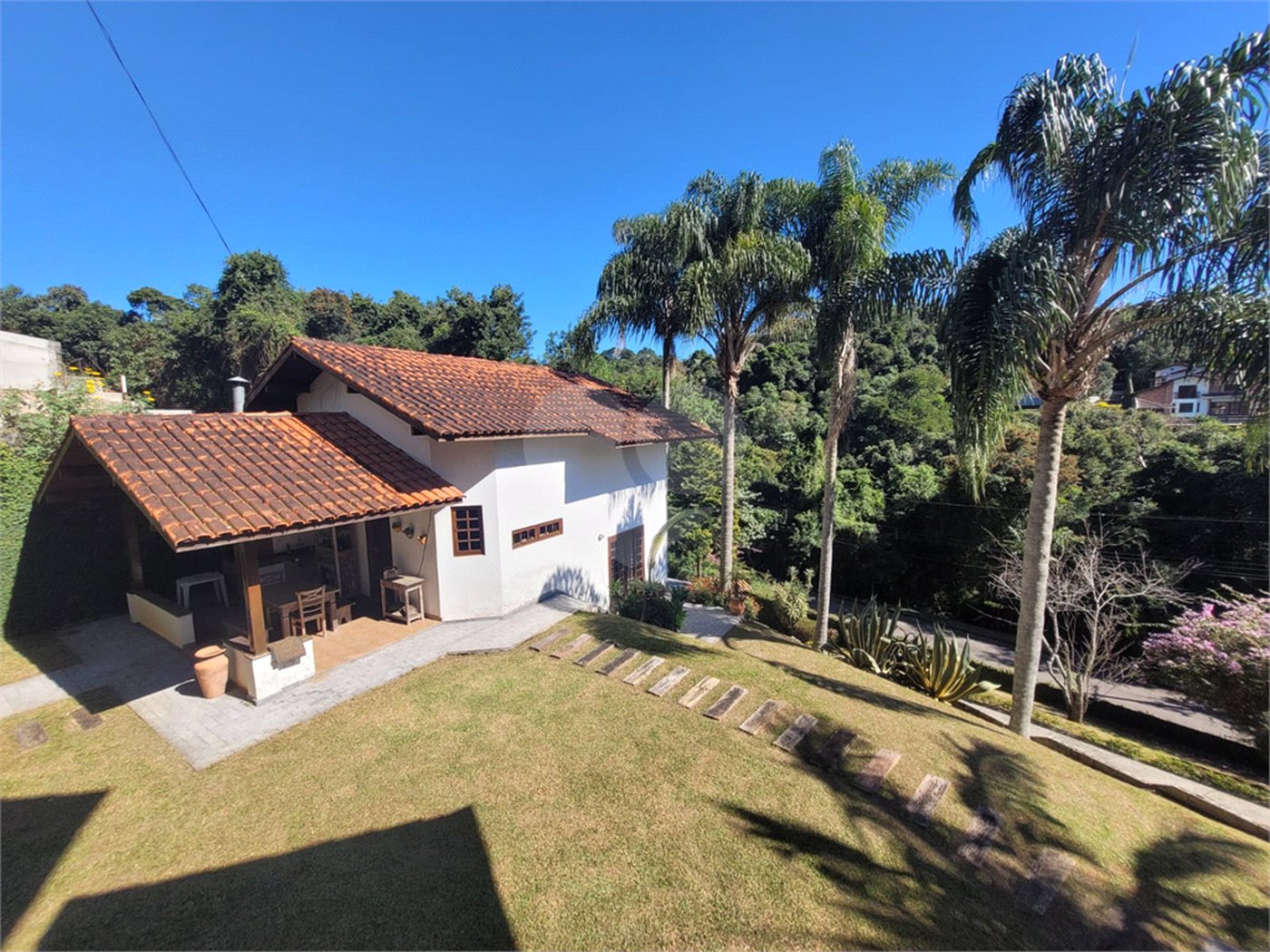 Casa à venda com 3 quartos, sendo 1 suíte, no condomínio Alpes da Cantareira, Mairiporã - SP