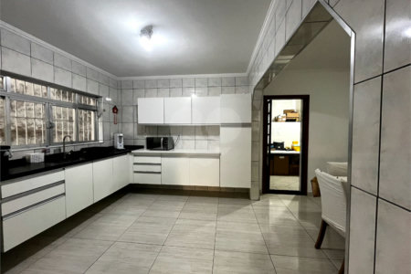 Sobrado à venda com 4 quartos, sendo 1 suíte,  em Vila Curuçá, Santo André, SP