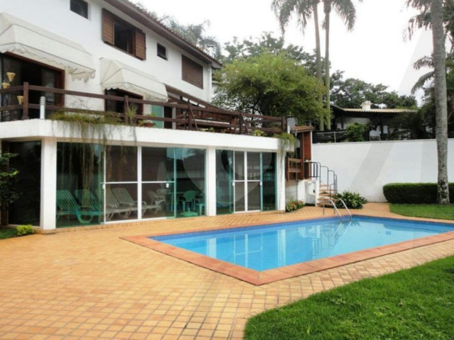 Casa à venda com 6 quartos, sendo 3 suítes,  em Morumbi, São Paulo, SP