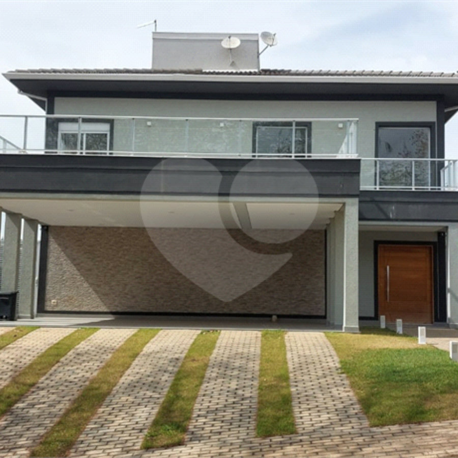 Casa à venda com 3 suítes no condomínio Figueira Garden, Atibaia - SP