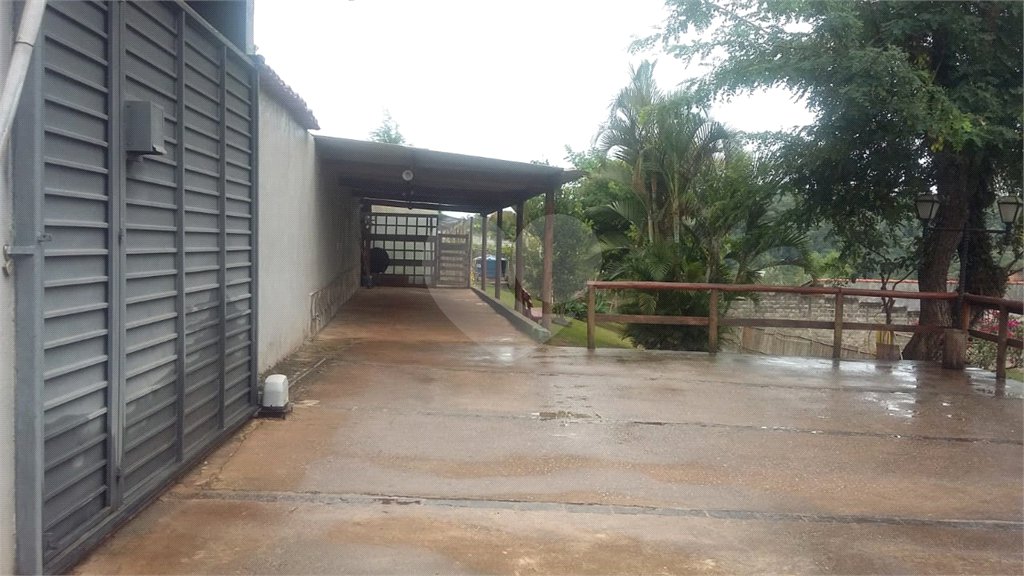 Casa à venda com 6 quartos, sendo 4 suítes, no condomínio Recanto dos Palmares, Atibaia - SP