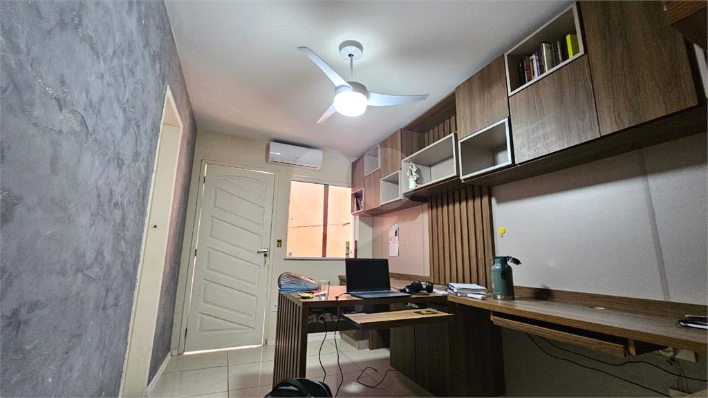 Casa à venda com 5 quartos, sendo 3 suítes,  no condomínio Colinas do Magarça, Rio de Janeiro - RJ