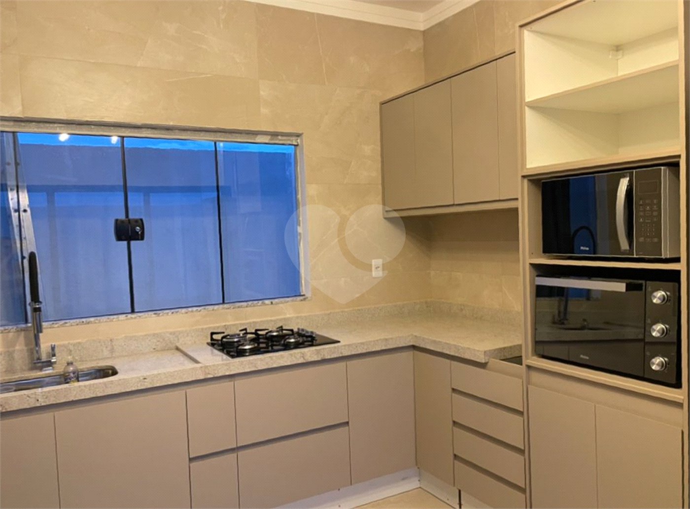 Casa à venda com 3 quartos, sendo 1 suíte, no condomínio Sun Lake, Três Lagoas - MS