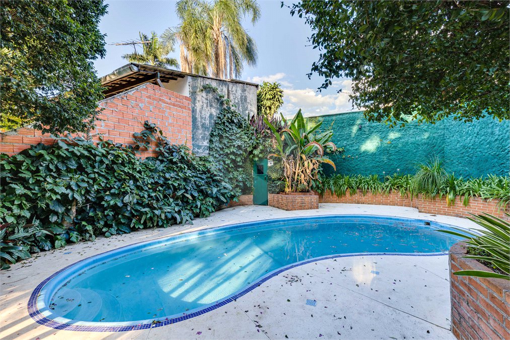 Casa Térrea à venda com 3 suítes em Jardim dos Estados, São Paulo, SP