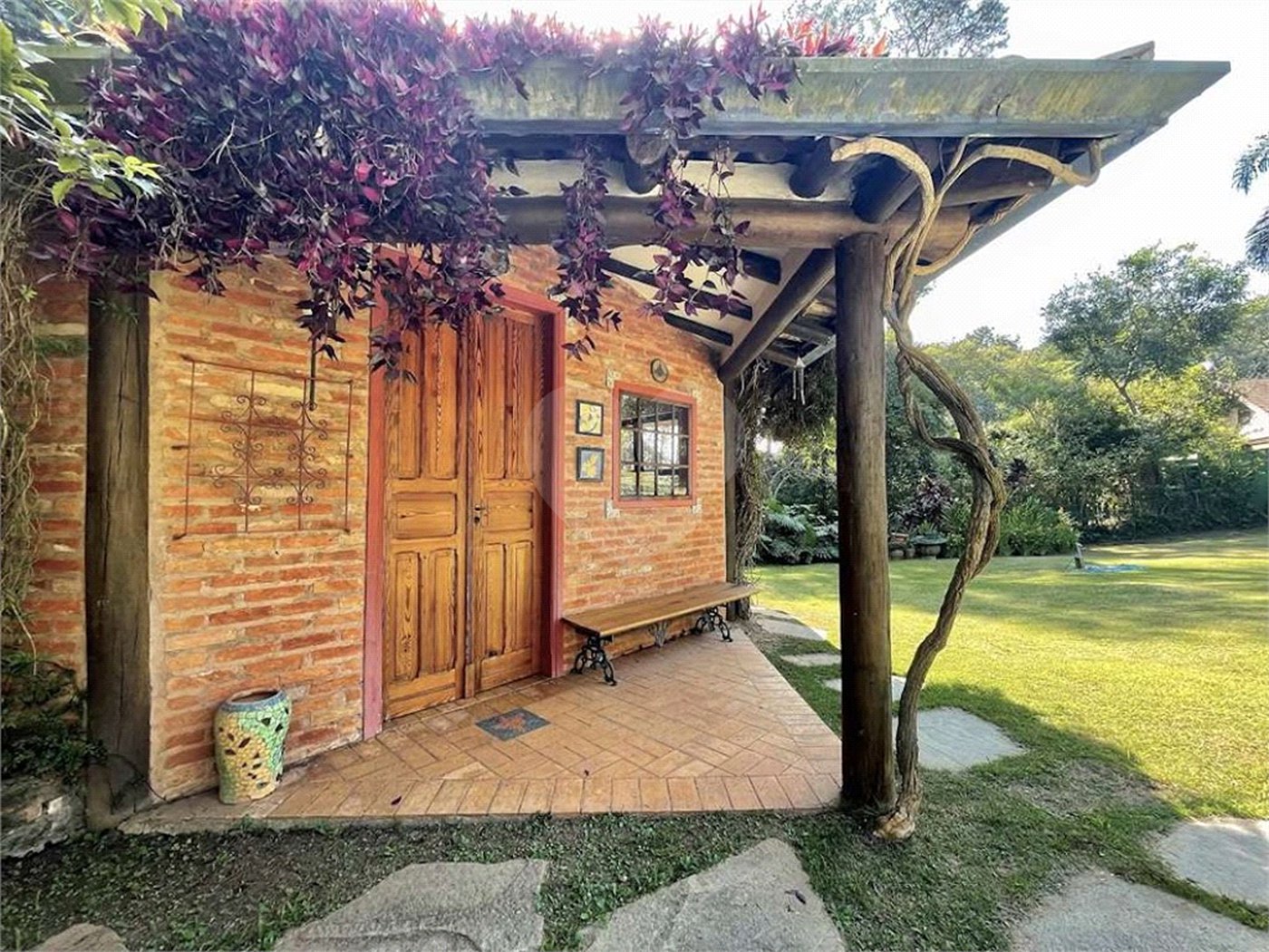 Casa à venda com 4 suítes no condomínio Jardim Mediterrâneo, Cotia - SP