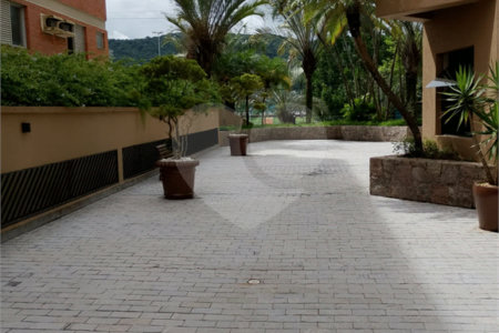 Apartamento à venda com 3 quartos, sendo 1 suíte,  em Enseada, Guarujá, SP