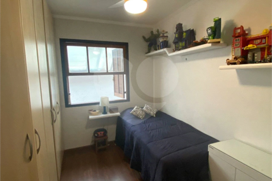 Casa à venda com 3 quartos, sendo 1 suíte, no condomínio Residencial Santa Teresinha, São Paulo - SP
