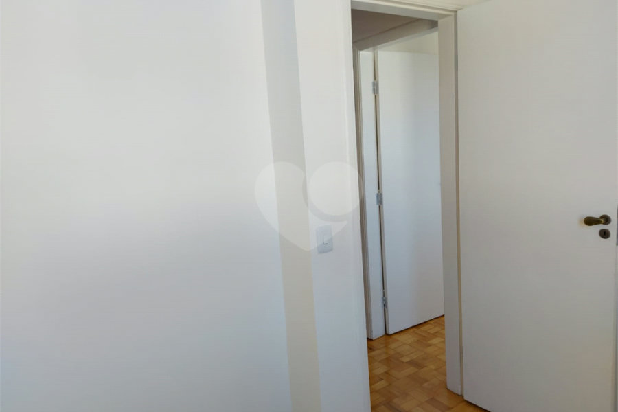 Casa à venda com 3 quartos, sendo 1 suíte, no condomínio Vila das Macieiras, São Paulo - SP