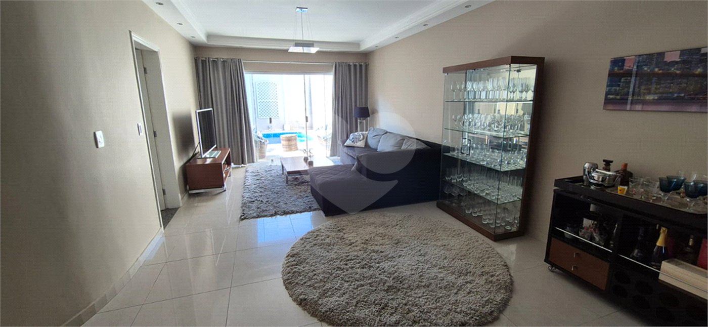 Casa à venda com 5 quartos, sendo 4 suítes, no condomínio Residencial Vilazul, Sorocaba - SP