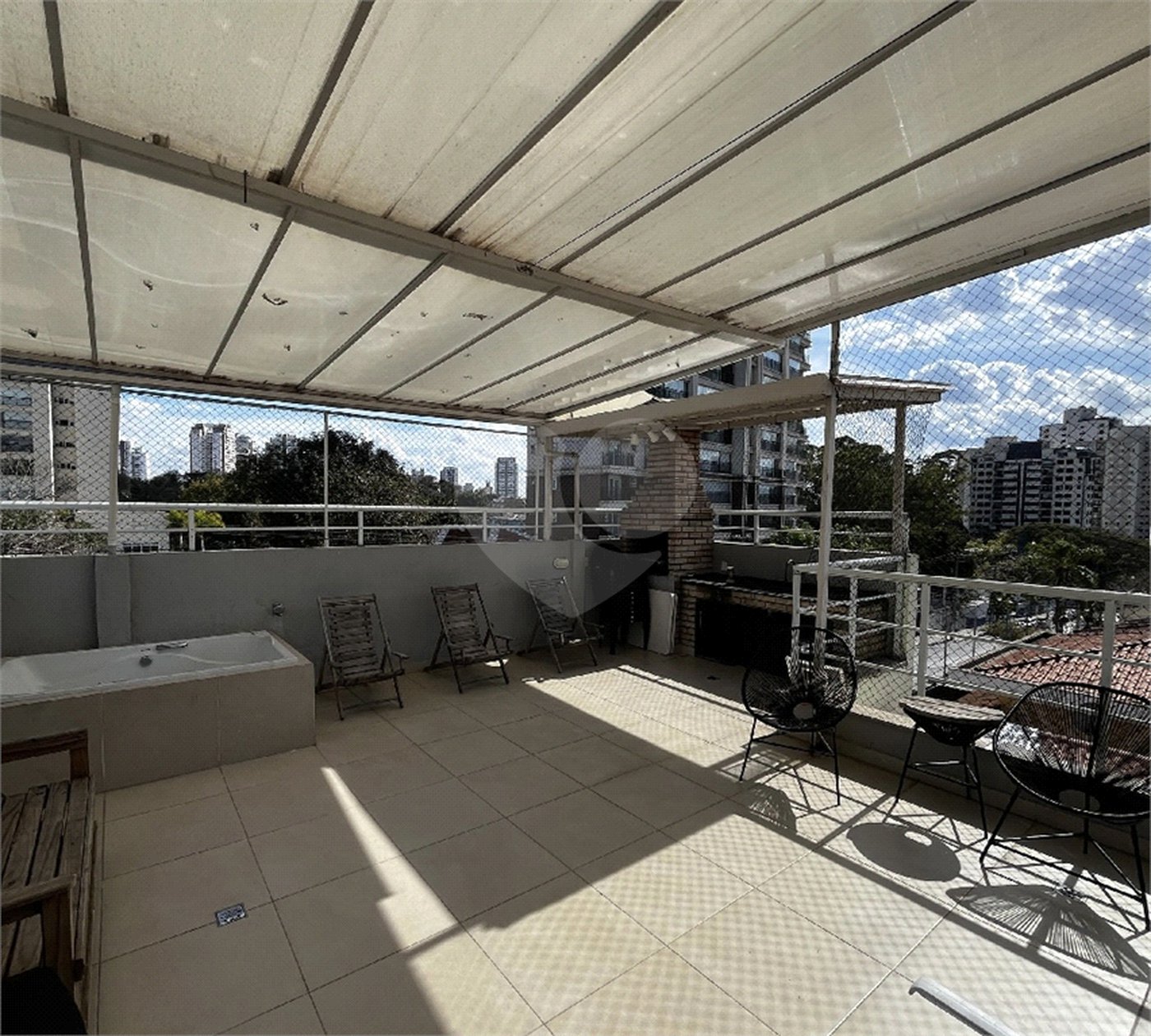 Casa à venda com 3 suítes no condomínio Barbará IV, São Paulo - SP
