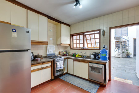 Sobrado à venda com 4 quartos, sendo 2 suítes, em Chácara Santo Antônio, São Paulo, SP