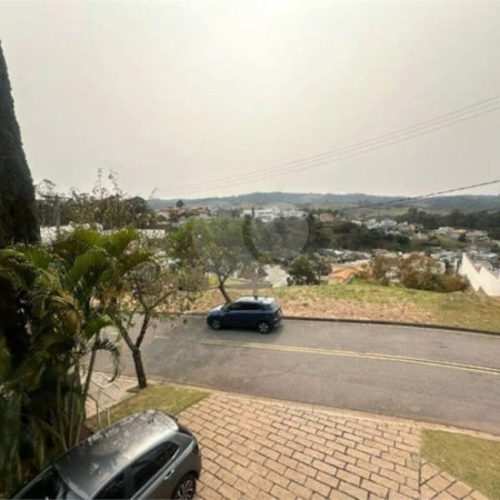 Casa à venda com 3 quartos, sendo 1 suíte, no condomínio Residencial Delle Stelle, Louveira - SP