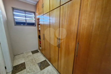 Casa à venda com 4 suítes no condomínio Villa Viana II, Cotia - SP